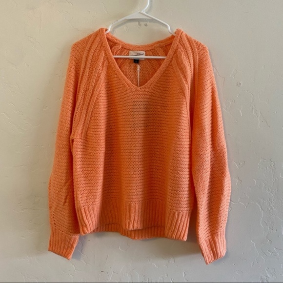 Universal Thread NWT Coral V Neck Sweater Small - Picture 1 of 11